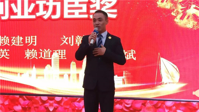 風雨同舟十五載,再創輝煌從頭邁!廣東博皓十五周年晚會于10月19日在江西上猶隆重舉行,十五周年員工賴道理發表感言