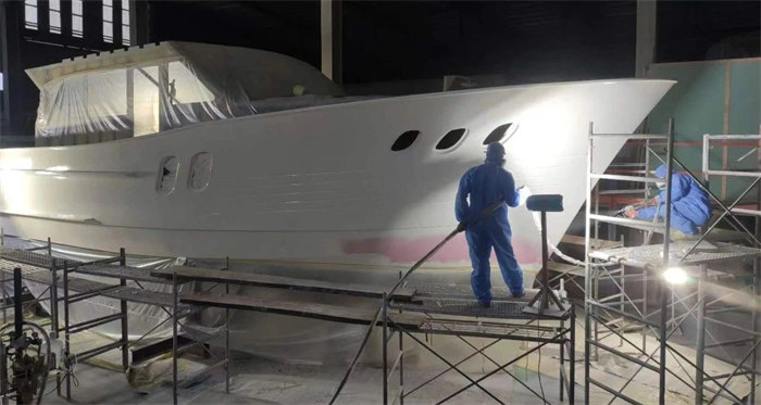 玻璃鋼船艇膠衣機械噴涂工藝