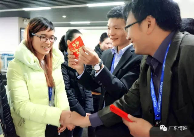 收到禮物的女神們心情就像被全世界寵愛(ài)著一般!